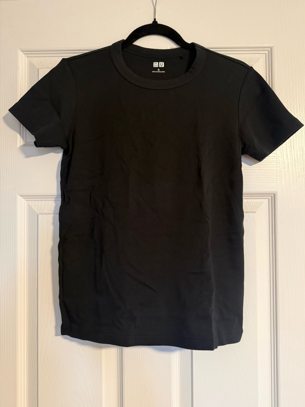 UNIQLO: Black Shirt